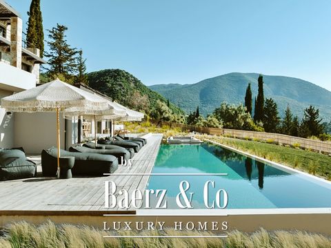 Zum Verkauf steht eine exquisite Luxusvilla auf drei Ebenen mit einer Gesamtfläche von 233 m² im Herzen des idyllischen Nidri in Lefkada. Das Anwesen befindet sich auf einem erstklassigen Grundstück von 6.820 m² und bietet einen atemberaubenden und u...