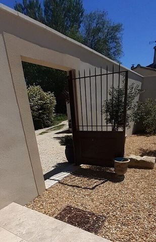 In der Stadt Saint Saturnin les Avignon entdecken Sie diese prächtige einstöckige Villa von 87 m2 neu, die sich auf einem Grundstück von 504 m2 befindet, das wie folgt aufgeteilt ist: Extrem helles Wohnzimmer mit Zugang zu einer nach Süden ausgericht...