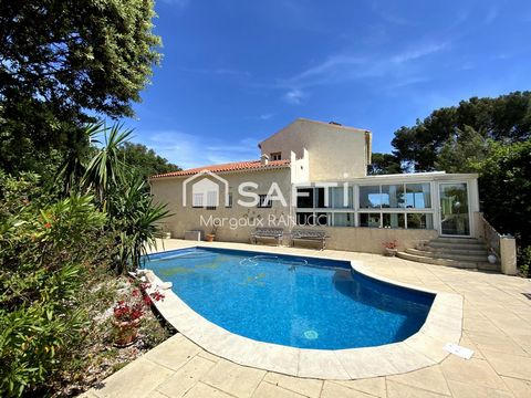 Maison Familiale 9 Pièces d'environ 233 m2 avec Terrasse et Piscine