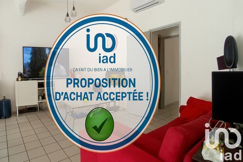 iad France - Jean-Philippe Terraza vous propose: À vendre à Frontignan, à 5 minutes de la gare et proche de toutes commodités, appartement de 4 pièces en rez-de-chaussée. Il se compose d’un vaste séjour avec cuisine ouverte, deux chambres, une salle ...