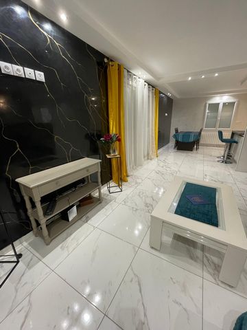 Maison récente, trois chambres, jardin.