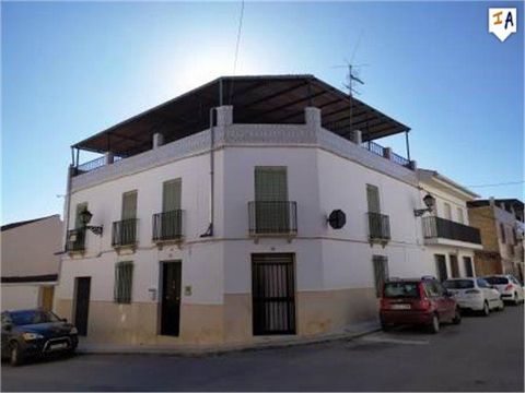 This large property sits on the corner of 2 streets in the pretty town of Gilena, just a short drive from the historical town of Estepa. The town of Gilena has plenty of local amenities including shops, bars and a local street market every friday. In...