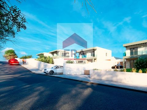Excellent villa contemporary architecture with 3 bedrooms and an office. One bedroom at floor level. A suite on the 1st floor with access to the 15.30 sq.m. terrace. Living room and kitchen in open space. Kitchen equipped with hob, oven, extractor fa...