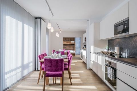 Dit grote, moderne en luxe appartement voor maximaal 12 personen ligt in een appartementencomplex in St. Georgen bij Salzburg in het Salzburgerland, vlakbij Kaprun en Zell am See. Het appartementencomplex bestaat uit in totaal 5 appartementen, die af...