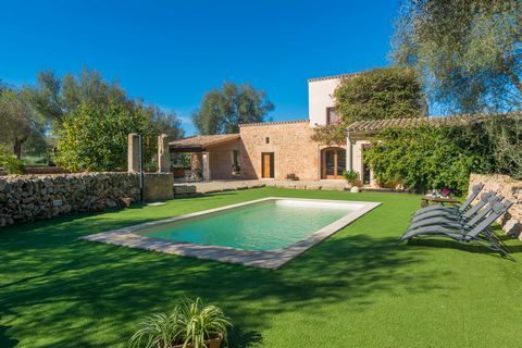 Welcome to this authentic Majorcan villa for 6 guests in Algaida. It boasts a private pool and beautiful corners. This Finca emanates the authenticity of the island from all the exterior areas around it. Several pretty corners invite you to enjoy the...