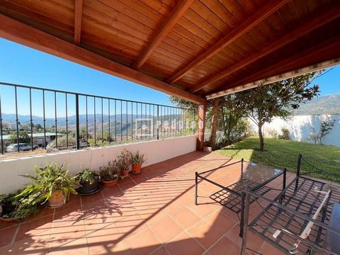 DETACHED HOUSE IN YUNQUERA, MALAGA REDPISO SELLS DO YOU WANT TO LIVE IN THE MIDDLE OF THE NATURAL PARK, IN THE BIOSPHERE RESERVE OF SIERRA DE LAS NIEVES? It is located in the central area of the province of Malaga. This detached villa has 3 bedrooms,...