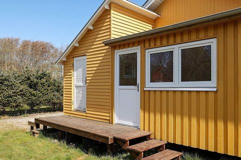 Holiday home located on a good natural plot with trees in a good holiday home area by Lyngs Drag, which you have a view of from the house. Renovated bathroom and good bedroom. There is a cozy conservatory with a nice view. Short driving distance to t...