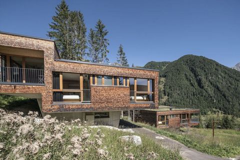 Premium vacation at the pulse of nature: Incomparable architecture - extremely modern and very sustainably implemented! Trendy, car-free resort with first-class XXL chalets and a spacious wellness area, on a 10-hectare high plateau with its own natur...