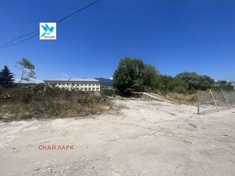 L’agence Sky Lark propose un terrain exclusif dans la partie centrale de Velingrad. Le terrain a une superficie de 1226 m². m et est préfet de l’activité industrielle. Près d’une rue principale. L’agence propose à la vente et / ou à la location diffé...