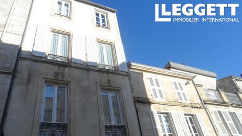 A25655PHC17 - In the very center of La Rochelle, rental property composed of: on the ground floor, a shop with a cellar, on the 1st floor, 1 furnished studio with kitchenette and shower room, wc, on the 2nd floor, another furnished studio with its fi...