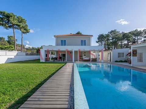 VILLA MIT 5 SCHLAFZIMMERN IN AROEIRA MIT 330M2 AUF EINEM GRUNDSTÜCK VON 1356M2 AUS DEM JAHR 2004 Diese Villa mit riesigem Potenzial verfügt über ein großes Grundstück mit einem ausgezeichneten Swimmingpool, einem Essbereich im Freien und einem hinter...