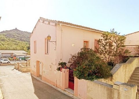 Exclusively, ELLIN Guillaume Proprietes-privees.com offers you in Lansac, 40 minutes from Perpignan, this large village house to renovate at a low price with exteriors and garage. Upstairs you have a living space of nearly 80m2 of living space on a s...