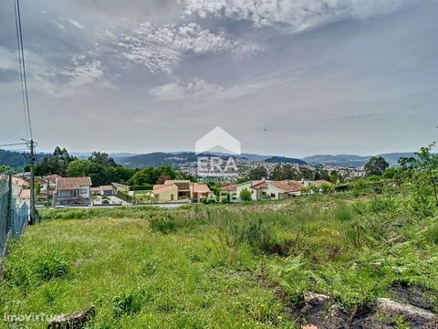 Fantastic land with 3.000m2 for construction of your dream villa. It can also be directed to the construction of several houses whether they are in band or even individual. Ideal to build your dream villa, it is on a high with panoramic views and wit...
