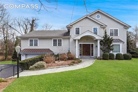 The luxury lifestyle you've been waiting for! Beautifully rebuilt and expanded Colonial set on over half an acre of park like property. Conveniently located to the best of Scarsdale: playing fields, tennis courts, playground, riding stables, pool com...