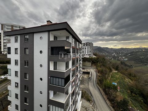 Apartamentos de concepto familiar a estrenar listos para mudarse en Trabzon Ortahisar Los apartamentos están situados dentro de un complejo en el barrio Soğuksu de Trabzon Ortahisar. El transporte público pasa por delante del proyecto donde se encuen...