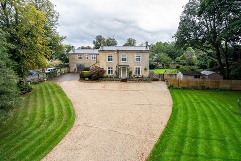 A stunning Georgian country home which is not listed and is situated in the heart of Chipping Norton, yet is set back along a sweeping drive offering peace and privacy. The property comprises two cloakrooms, breakfast kitchen, utility room, cellar, f...