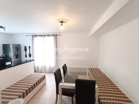 Ideally located near the beaches and shops in the city center, this 2-room apartment is composed of a spacious living room with its open equipped kitchen, a bedroom with cupboards, a bathroom and a toilet . The apartment is air-conditioned and is loc...