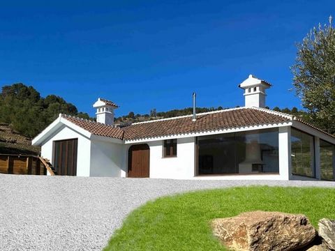 If you are after a brand new, amazingly well-built Andalusian Country Villa that has the ‘wow’ factor, and you are ready to add your own finishing touches to make it your own, then this could be the place for you. For sale direct from the owner. The ...