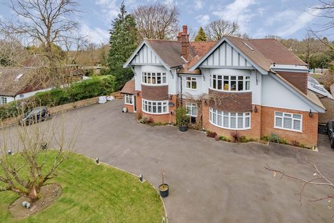 Location Chipstead is a rural jewel, yet located within the M25! A historic village, lying on the edge of The North Downs Way, c.15 miles from Central London and perfectly situated for access to the M25 & M23 / Gatwick Airport (Gatwick c.25 mins driv...