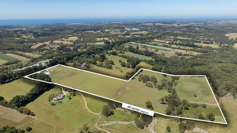 Encircled by celebrated vineyards in the heart of the Mornington Peninsula’s wine country, this 40-acre property (approx) would lend itself superbly to any number of agricultural or horticultural pursuits, from grape-growing to cattle-rearing. Captur...