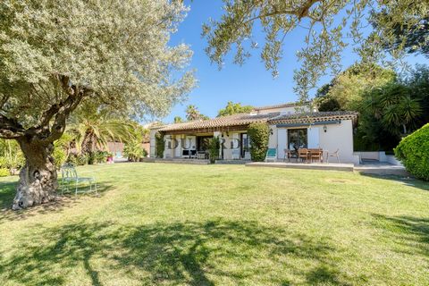 At the place called L'ESCALET, come and discover this luxury villa in a quiet environment and close to nature. Completely renovated in 2019, with quality materials, this villa is very spacious and bright. Facing southwest, it enjoys the sun until the...