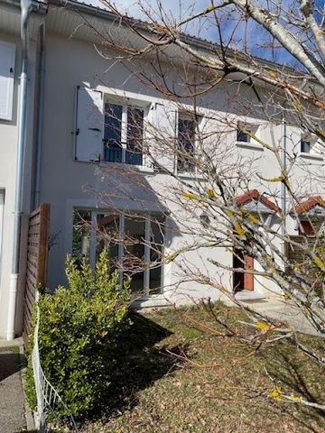 Beautiful location for this town residence located in a nice well-maintained subdivision, excellent keeping and very green, 2mm walk from bus 66, and 8mm from buses to Geneva and the tram, with easy access by car, close to the main axes, the city cen...
