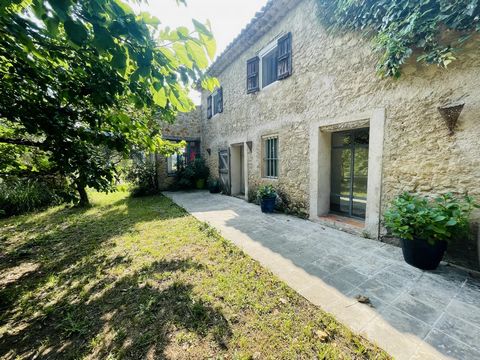 Property with a lot of charm, 3 km from the centre of Entrecasteaux, an authentic Provencal village renowned for its 11th century chateau and gardens designed by Le Notre. Perfect for a family and/or rental activity, and it is a great location for lo...