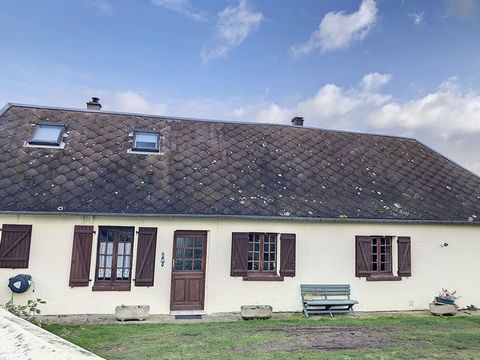 A few minutes from Saint-Valery-sur-Somme Rare on the market with more than one hectare of land and located in a green setting with 3 well maintained ponds Longère Picarde with a living area of 140m2 composed: ground floor: entrance, kitchen / dining...