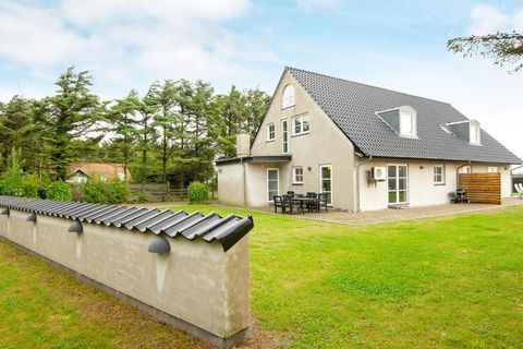Well-located cottage with whirlpool, renovated in 2020, in high quality and located just about approx. 400 meters from the rushing North Sea at Vejlby Klit. The house is a semi-detached house. On the ground floor there is an entrance hall with stairs...