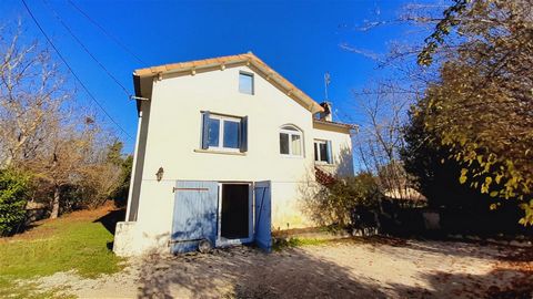 This is a pretty 3 bedroomed house with a manageable garden located in the small charming, historic village of La Tour Blanche. There are steps up to the front of the property with an entrance into the porch and then through the front door. This take...
