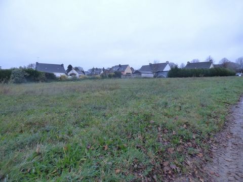 Close to Bourg and all amenities, shops and schools, as well as the RN 12, building land with an area of 1512 m2, not serviced.