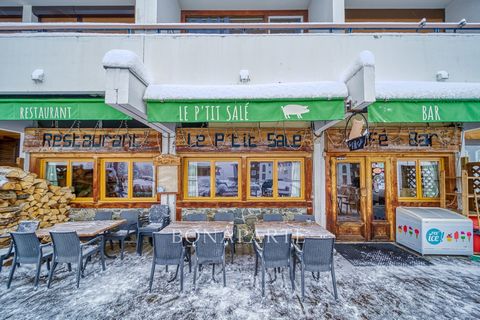 Located in the heart of Chamrousse, this iconic restaurant is looking for passionate new owners to take the reins of this unique adventure. With a capacity of around 50 seats inside and 50 seats on the terrace, this mountain gem offers an unforgettab...