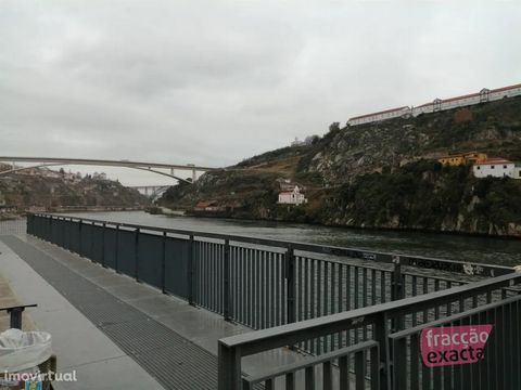 Two contiguous buildings area of Guindais, Property consisting of two buildings with two entrances and a privileged location, in the middle of the river in the city of Porto.Property for restoration being able to take advantage of the beautiful moth ...