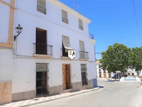 Dit ruime huis van 483m2 met 6 tot 9 slaapkamers en 2 badkamers ligt op een royaal perceel van 229m2 en is gelegen in het traditionele Spaanse dorp Fuente Tojar nabij de populaire stad Priego de Cordoba in Andalusië. U komt het zeer ruime hoekhuis bi...