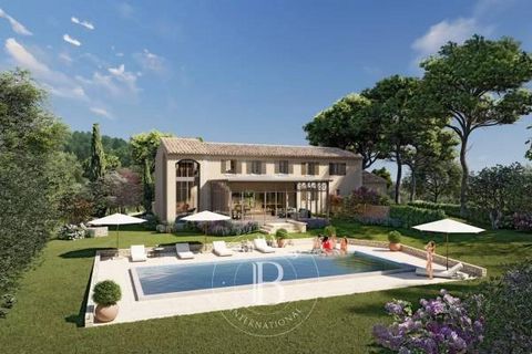 Ideally situated to the south, at the entrance of Aix-en-Provence, just 15 minutes from the city center, this exceptional bastide is nestled within a prestigious secured estate. With a living space of 2 895 sqft, this ancient bastide has a building p...