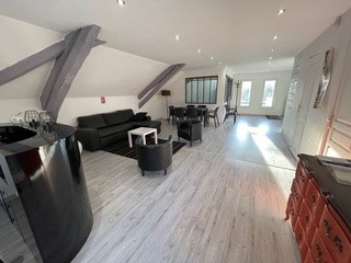 REF/ 9121 THE REAL ESTATE FIRM OFFERS YOU TROYES CITY CENTER ON THE 3RD FLOOR IN A BUILDING OF THE 16TH ARRONDISSEMENT, SMALL CONDOMINIUM OF 14 LOTS, A BRIGHT APARTMENT OF ABOUT 82M2, FULLY FITTED OFFERING LARGE LIVING ROOM, SEPARATE OPEN KITCHEN, 3 ...