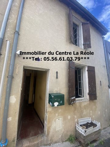 LA REOLE CITY CENTRE Ideal rental investment or first-time buyer Close to all amenities, schools and the train station, townhouse to renovate of about 60 M2 including entrance, living room, kitchen area, shower room, toilet. Upstairs, landing, a bedr...
