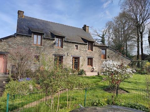 NEW & RARE ON THE MARKET!! Chrystèle CATHELINE offers: Less than 6 minutes from the town center of MENEAC, 32 minutes from PLOËRMEL, 23 minutes from ST-MEEN-LE-GRAND, 7 minutes from LA TRINITÉ-PORHOET, 15 minutes from PLEMET and MERDRIGNAC. RENNES/SA...