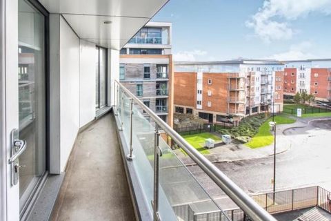 Completed Manchester Apartment, A1172   For Investment Purposes or Owner Occupiers – Minimum 35% Deposit Required   A luxurious Manchester property development overlooking the historic and stunning Salford Quays waterfront, this project offers a tota...
