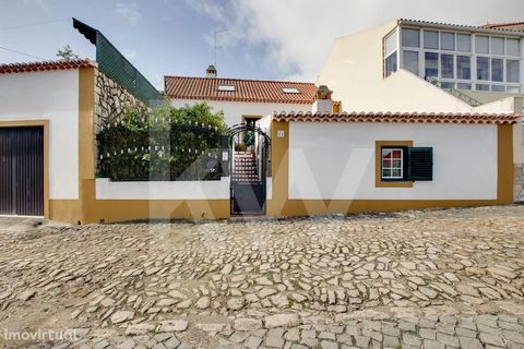Welcome to this charming four-room villa located in the picturesque area of Sobral da Abelheira, in the heart of the Saloia Zone . It is located just 13 minutes from the iconic National Palace and Mafra and 12 minutes from the center of Ericeira and ...
