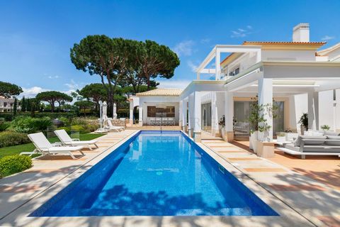 Located in Quinta do Lago. Welcome to the epitome of luxury living in the prestigious Quinta do Lago, Algarve. Nestled within a world-class golf resort, this exquisite 4-bedroom villa redefines sophistication, offering an unparalleled combination of ...