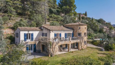 Discover this charming property of 240 m2 with 5 bedrooms (possibility of 6) and stunning views of the countryside, on walking distance from the picturesque village of Bargemon. Nestled in a green setting, this characterful villa offers unique charm ...