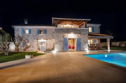 Impressive rustic villa near Rovinj in Bale/Krmed area! Unique combination of vicinity to Rovinj and maximum privacy! Rovinj is currently one of the strongest tourist centers in Istria, and one of the strongest tourist attractions in the Adriatic coa...