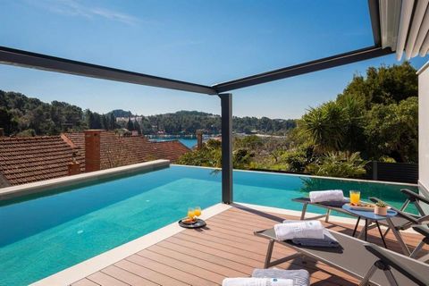 Dream villa of Marco Polo! Design winning modern luxury villa with sea views and swimming pool is located in Korčula town just 3 minutes walk from the old city walls and 200 meters from the sea and yachting moorings. Having become an owner, you will ...
