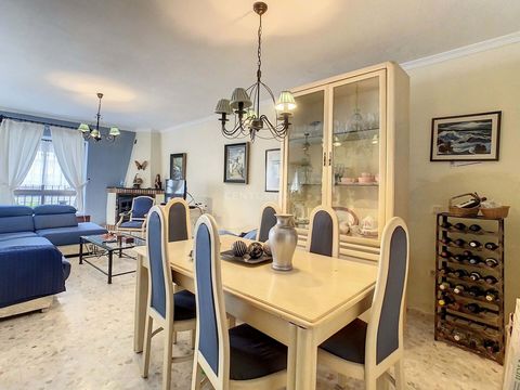 Townhouse in Benalmádena very spacious with an excellent location. The house with a total area of 224m2, consists of a ground floor distributed in a porch, hall, living room, toilet and terrace. On the second floor we have three bedrooms (the master ...