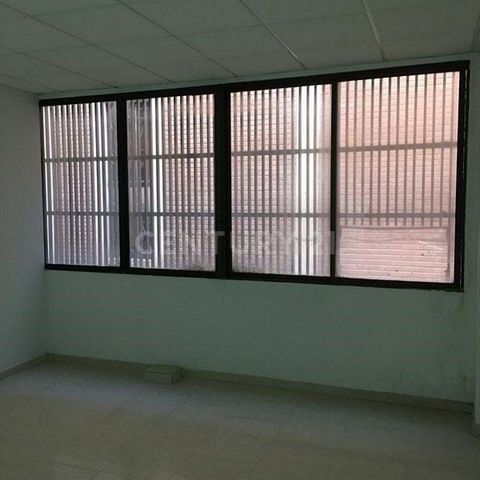 Are you looking to buy Commercial Premises in Cartagena? Excellent opportunity to acquire property this Commercial Premises with an area of 77 m² located in the town of Cartagena, Murcia. It is a central office, located on Calle Mayor. It is a busine...