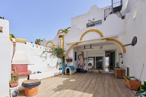 Welcome to Casa MACAFALI, a charming townhouse in the heart of the Marbella Reserve. This cosy property, renovated and extended a few years ago, is located in the middle part of the Marbella reserve, with quick access to the A7 and just a 5-minute dr...