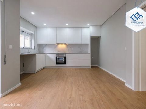 Discover your new home fully renovated, with comfort and a privileged location! Upon entering, you have at your disposal three bedrooms, of which are suites, full bathrooms, living room and kitchen in open space, garage and patio. Completely renovate...