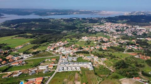 Green Valley - Dessa vackra designvillor till salu har panoramautsikt över det vackra gröna landskapet på Silverkusten i Portugal. Detta projekt ligger i Nadadouro, bara en mycket kort bilresa från Obidos lagun, Foz do Arelho-stranden och staden Cald...