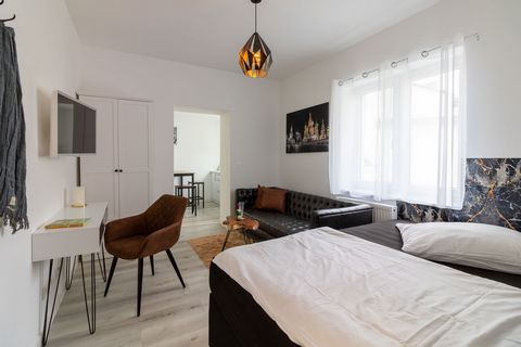 This recently completely renovated apartment is one of the jewels of the property in Wehrhofstraße, which was completely renovated in 2020. The light-flooded apartment has tread-proof vinyl parquet, a new flat-screen TV and fast Wi-Fi. The spacious a...